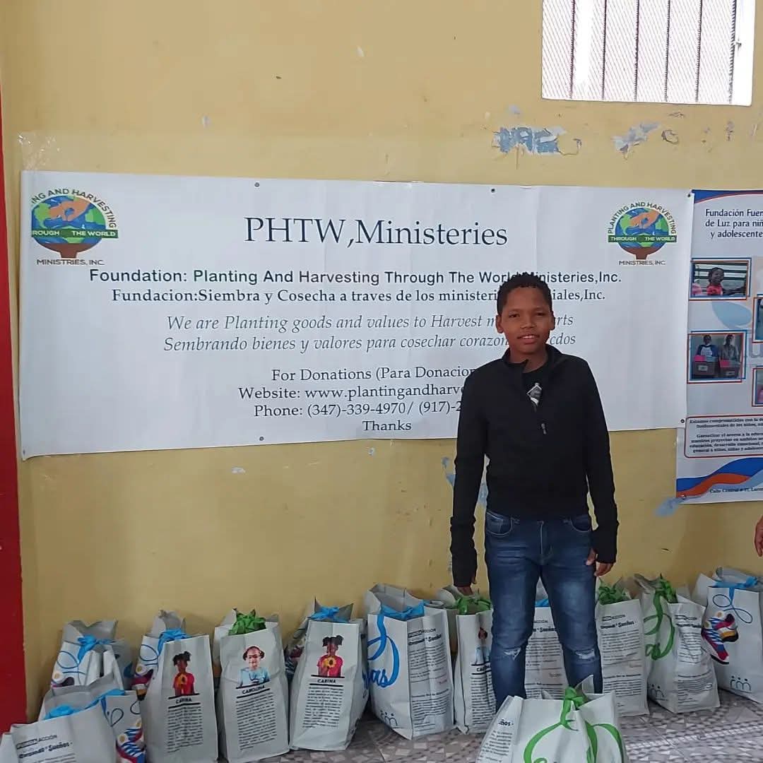 Donación de Alimentos en Colaboración con la Fundación FUNLUZNA