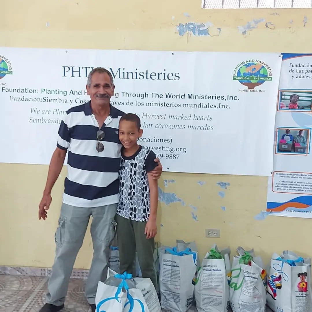 Donación de Alimentos en Colaboración con la Fundación FUNLUZNA