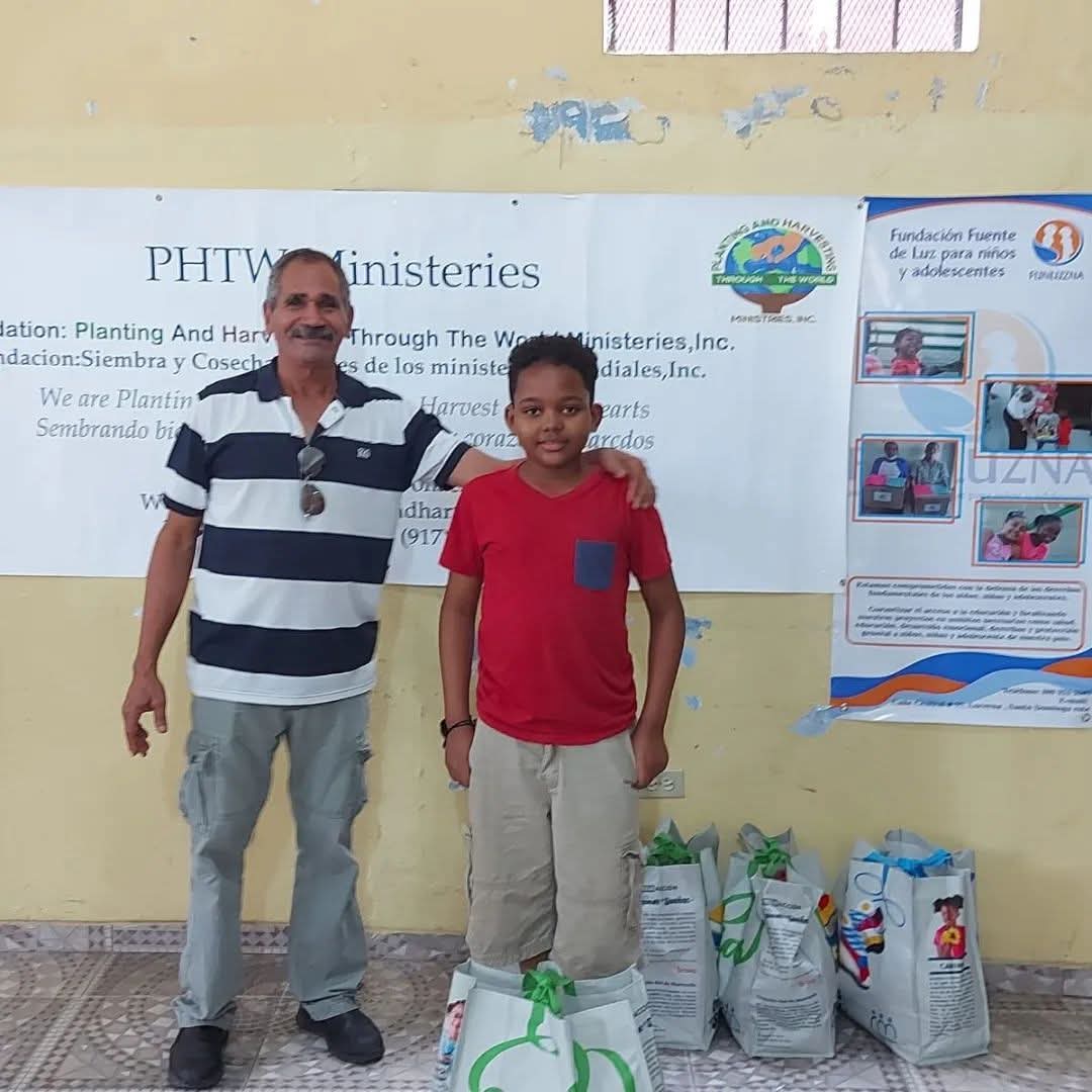 Donación de Alimentos en Colaboración con la Fundación FUNLUZNA